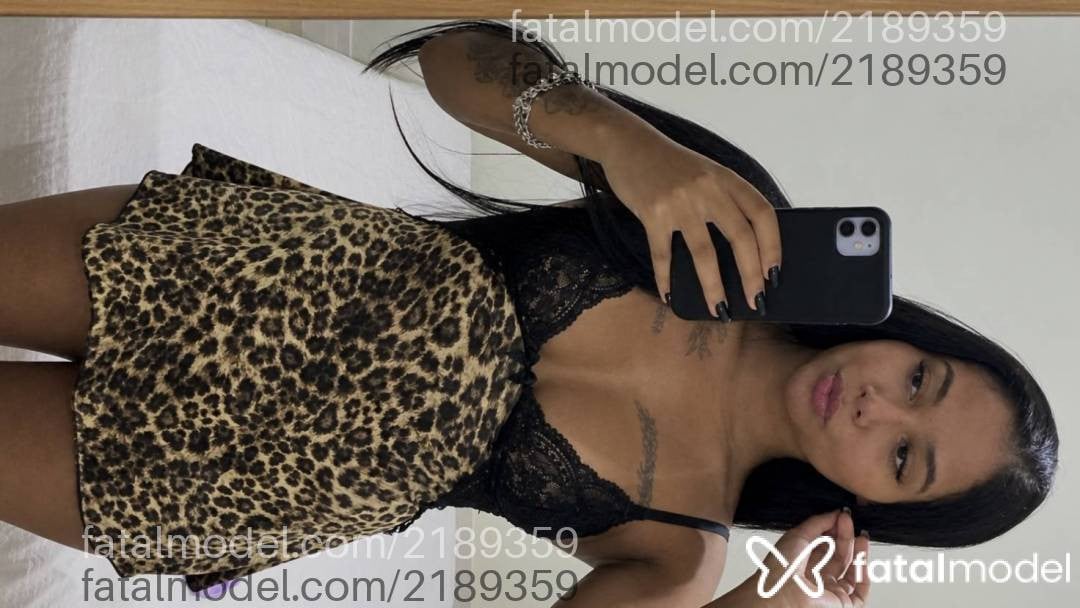 Acompanhante mulher morena (o) de olhos castanhos - Lara Tavares