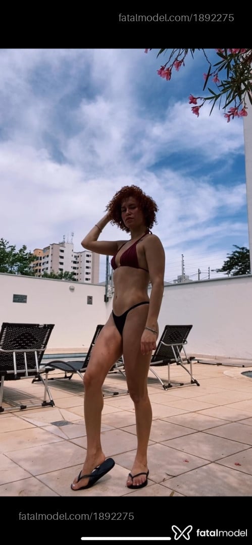 Acompanhante mulher ruiva (o) de olhos castanhos - Lua Acompanhante mulher ruiva (o) de olhos castanhos - Lua