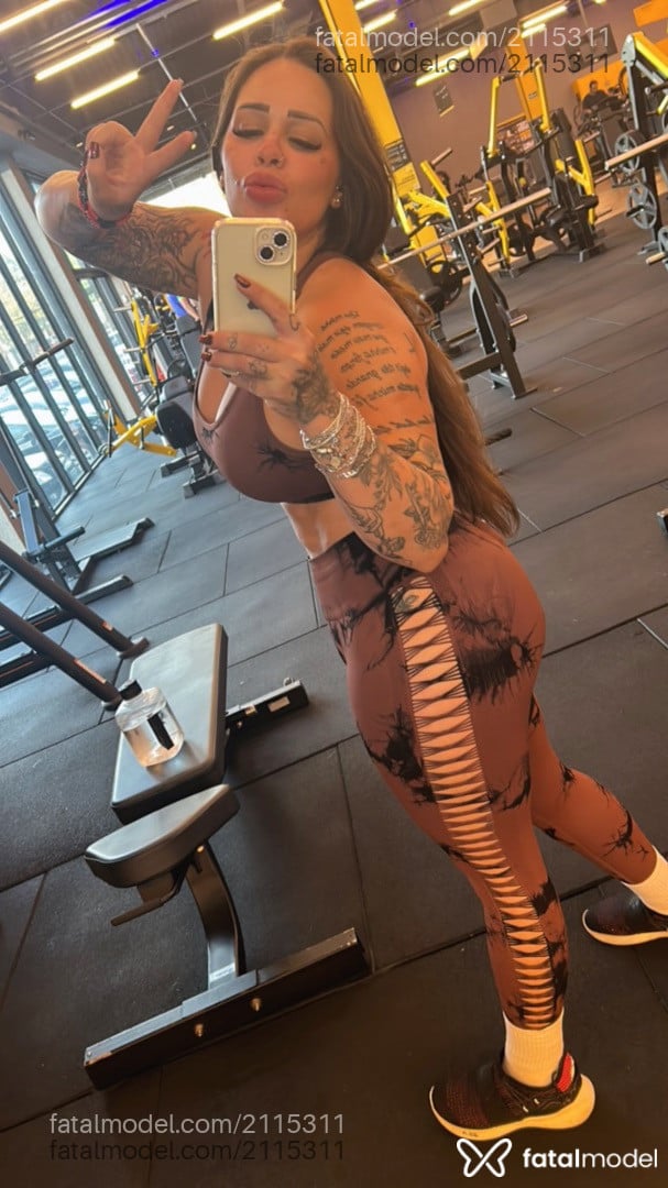 Acompanhante mulher com cabelo castanho de olhos castanhos em São Paulo Acompanhante mulher com cabelo castanho de olhos castanhos em São Paulo - Julia Castro