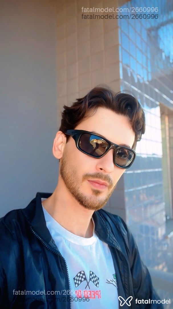 Acompanhante homem com cabelo castanho de olhos castanhos em Belo Horizonte Acompanhante homem com cabelo castanho de olhos castanhos em Belo Horizonte - Leonardo