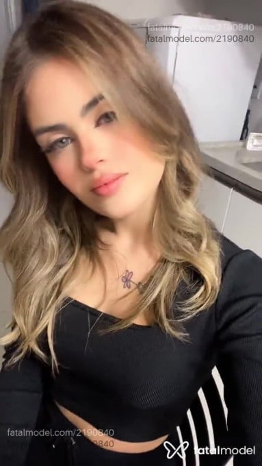 Acompanhante mulher loira (o) de olhos verdes em Porto Alegre - Manu Antonelli