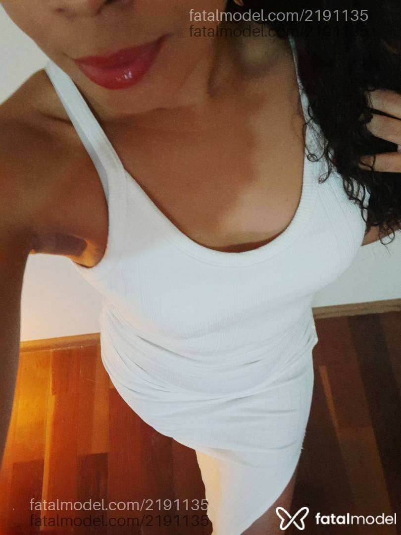 Acompanhante mulher com cabelo castanho de olhos castanhos - Sarah Zenthai