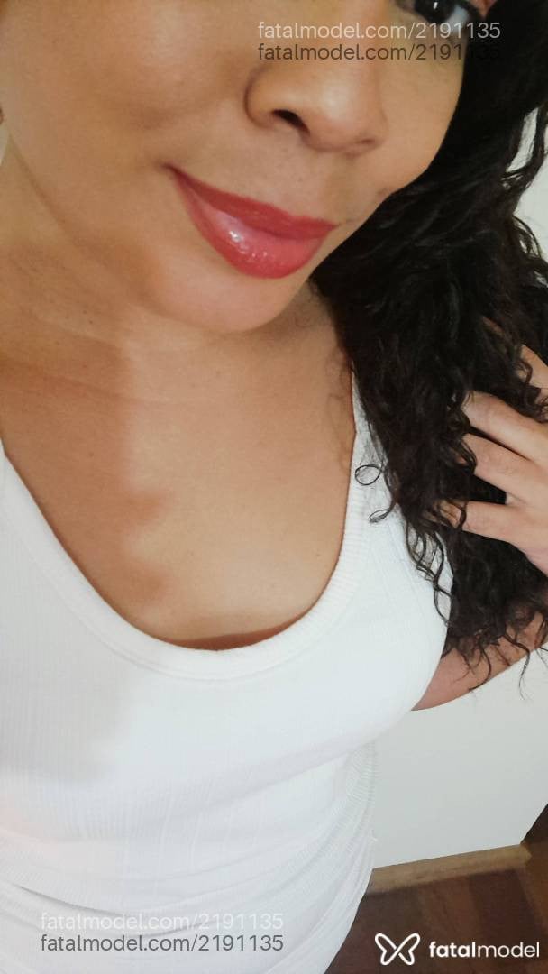 Acompanhante mulher com cabelo castanho de olhos castanhos - Sarah Zenthai