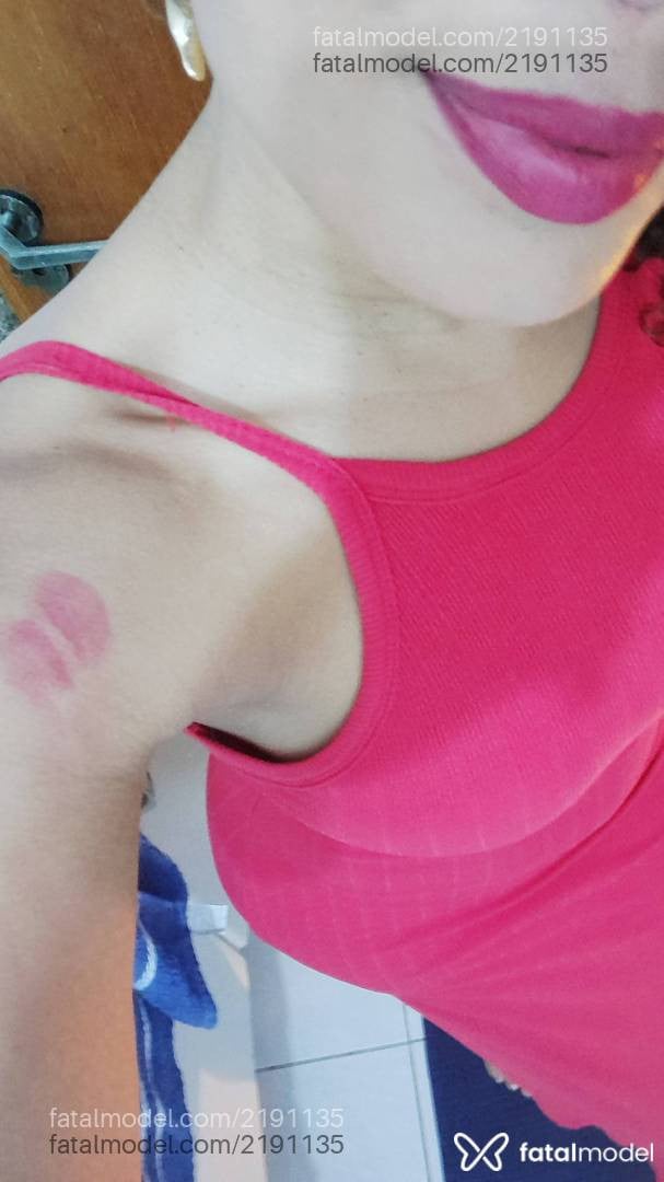 Acompanhante mulher com cabelo castanho de olhos castanhos - Sarah Zenthai