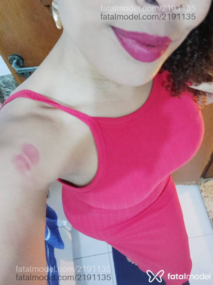 Acompanhante mulher com cabelo castanho de olhos castanhos - Sarah Zenthai