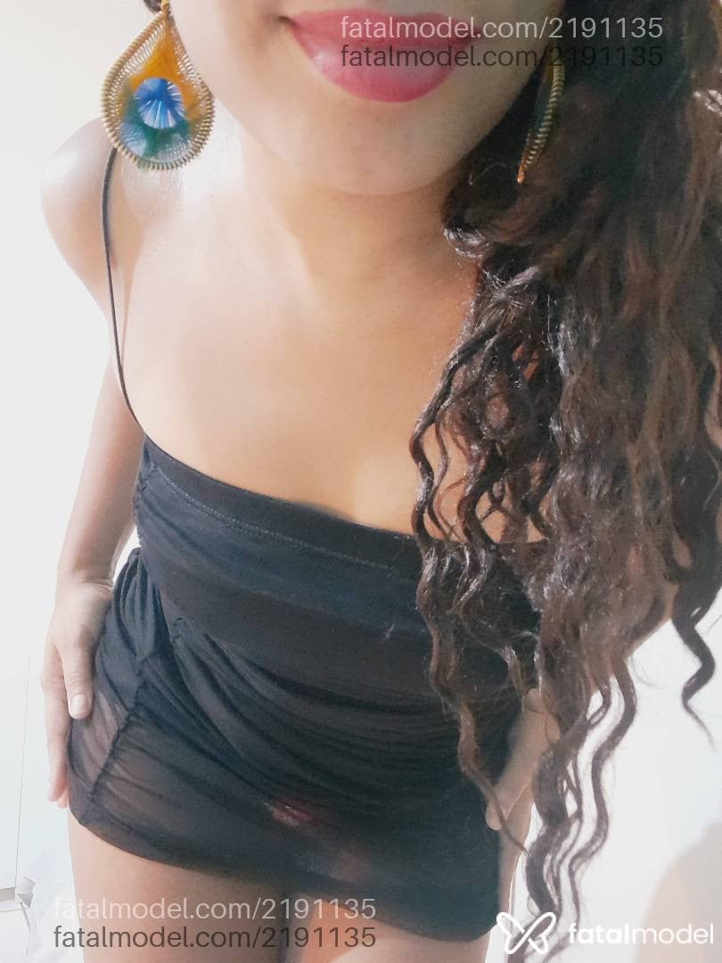 Acompanhante mulher com cabelo castanho de olhos castanhos - Sarah Zenthai