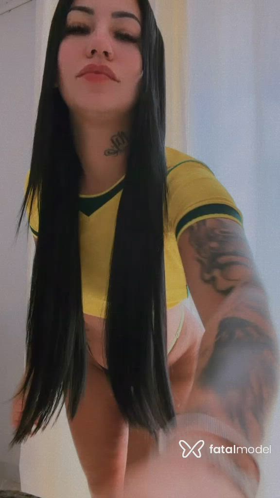 Acompanhante mulher morena (o) de olhos castanhos - Pérola
