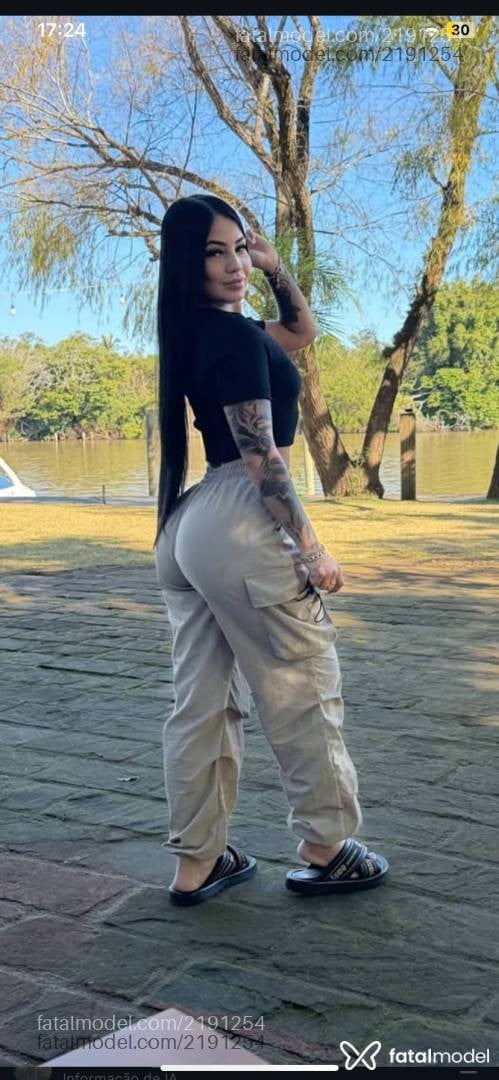 Acompanhante mulher morena (o) de olhos castanhos - Pérola