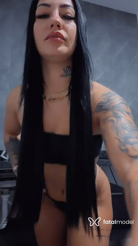 Acompanhante mulher morena (o) de olhos castanhos - Pérola