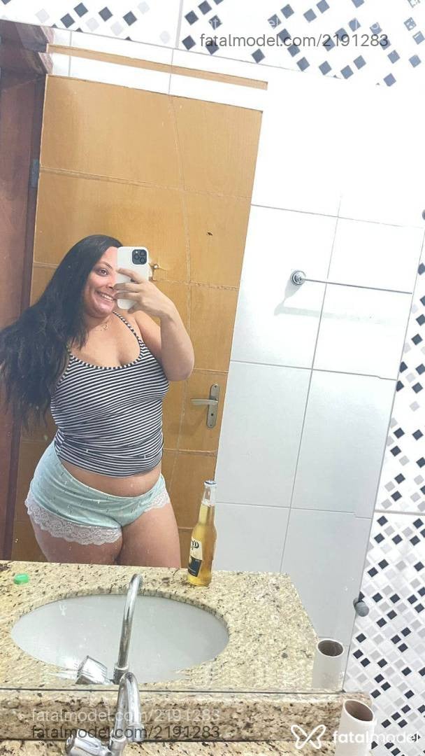 Acompanhante mulher morena (o) de olhos castanhos - Melissa
