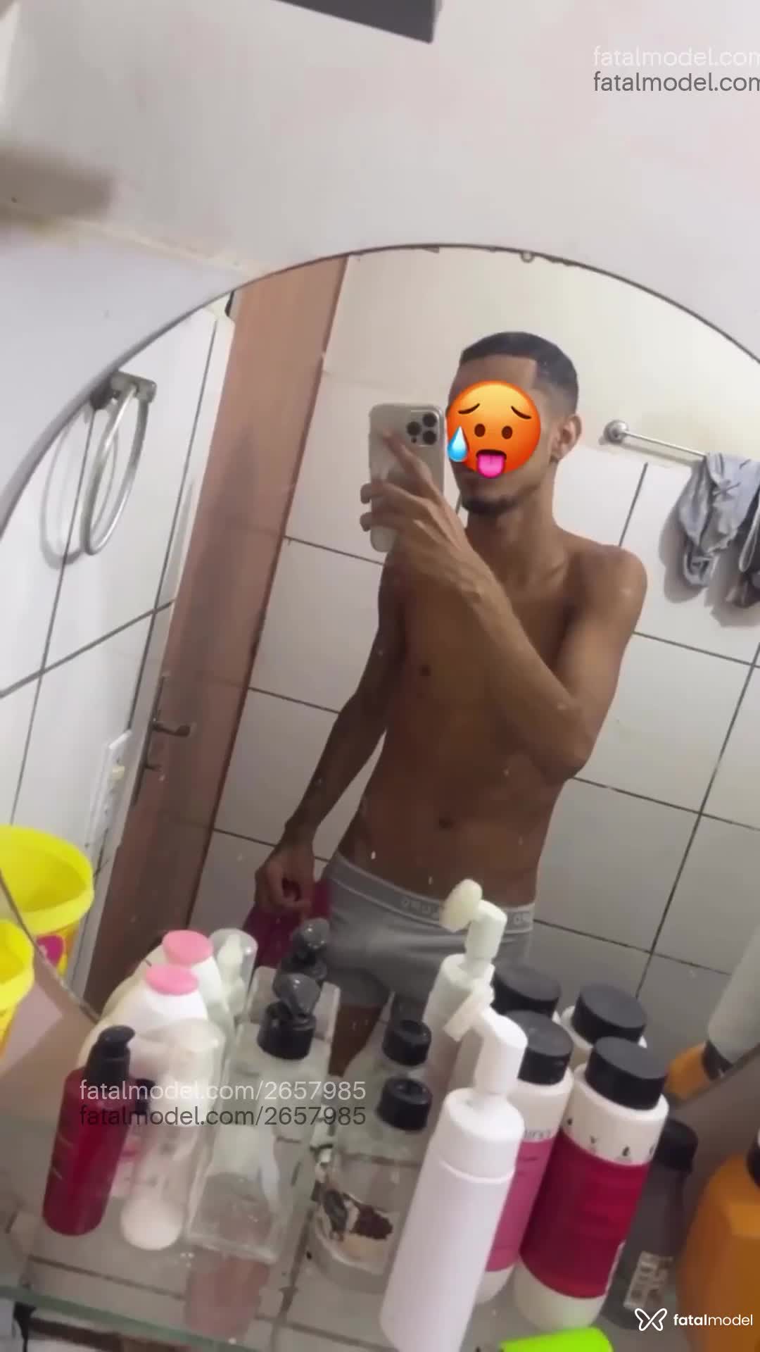 Acompanhante homem morena (o) de olhos castanhos - Jhonn Santos