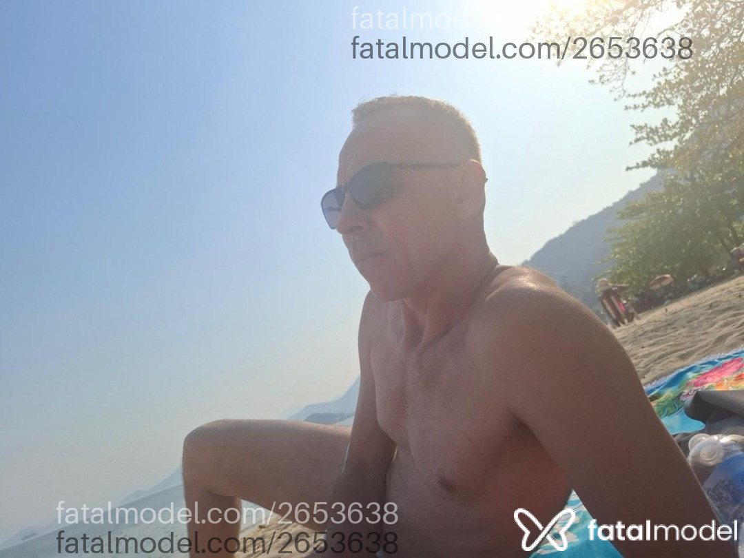 Acompanhante homem com cabelo grisalho de olhos castanhos em Rio de Janeiro - Wilson