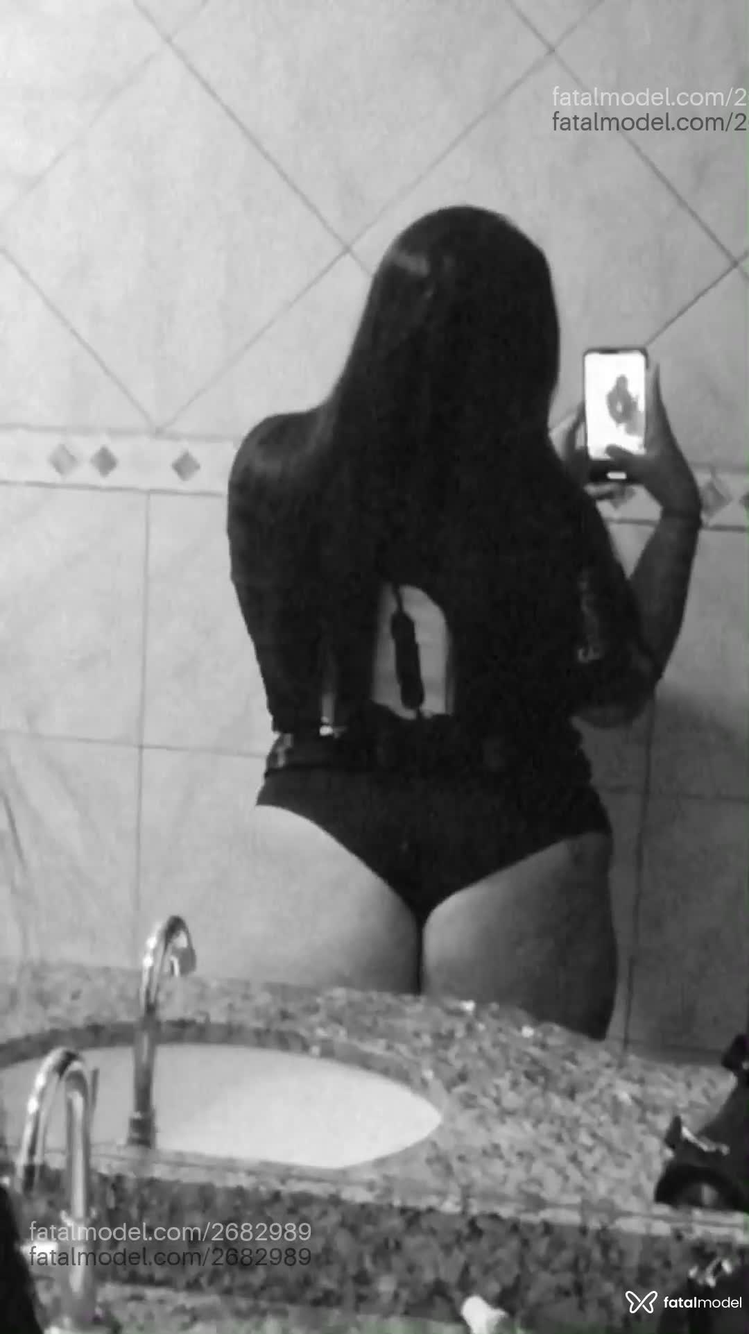 Acompanhante mulher com cabelo castanho de olhos castanhos em Maringá Acompanhante mulher com cabelo castanho de olhos castanhos em Maringá - Lais Torres