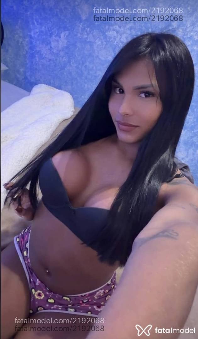Acompanhante mulher trans morena (o) de olhos castanhos - Penelopy