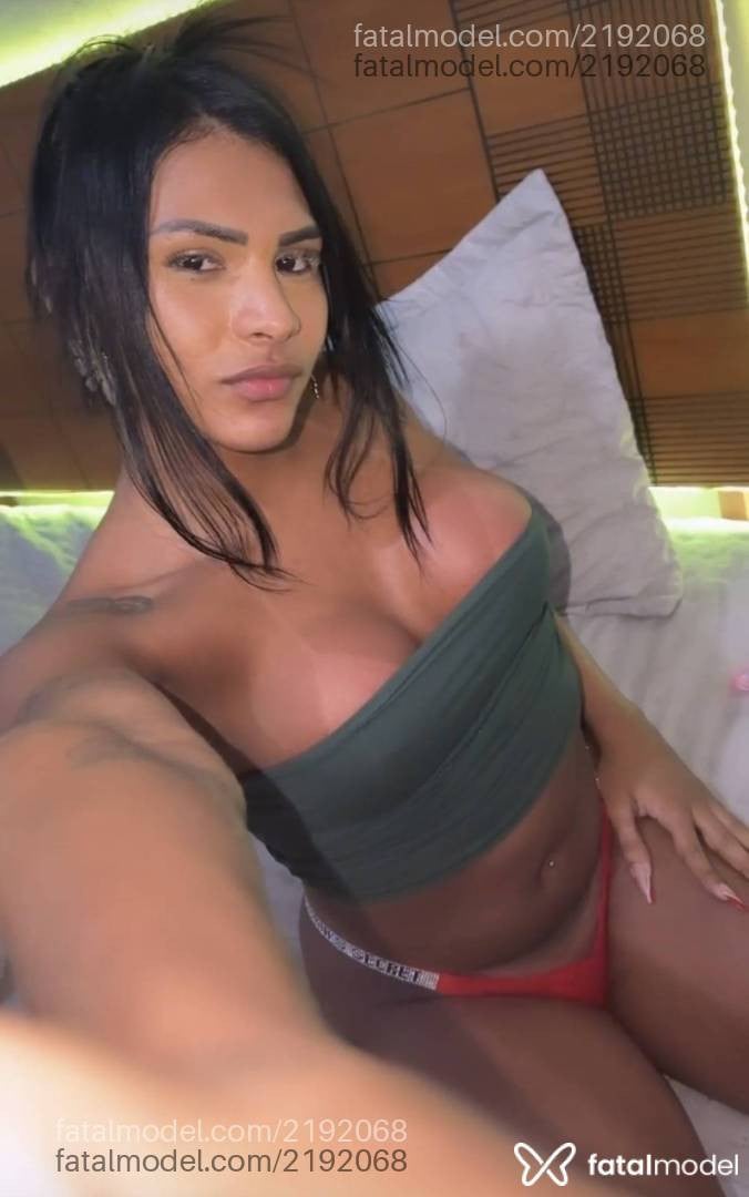 Acompanhante mulher trans morena (o) de olhos castanhos - Penelopy