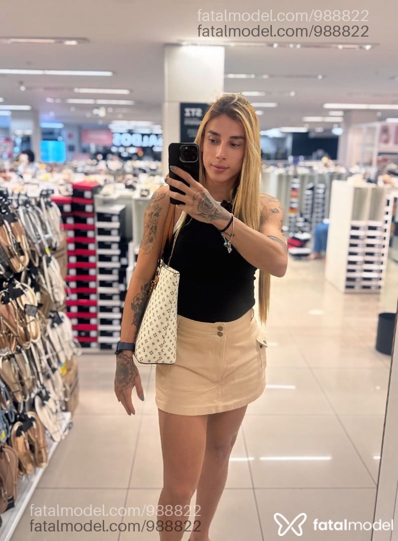 Acompanhante travesti loira (o) de olhos castanhos - Vitoria Baroni Acompanhante travesti loira (o) de olhos castanhos - Vitoria Baroni
