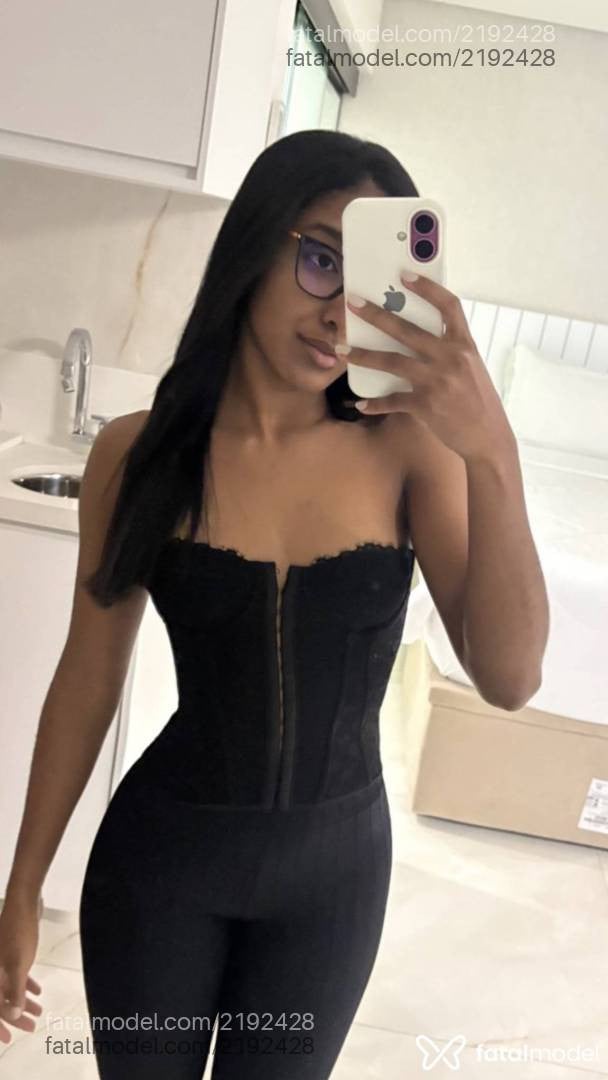 Acompanhante mulher com cabelo castanho de olhos pretos em São Paulo - Tay Coelho