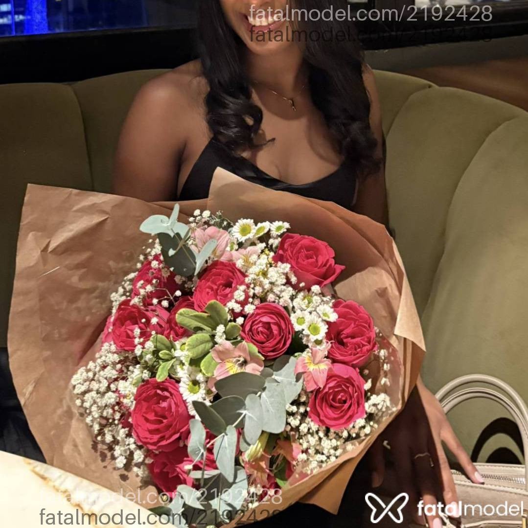 Acompanhante mulher com cabelo castanho de olhos pretos em São Paulo - Tay Coelho