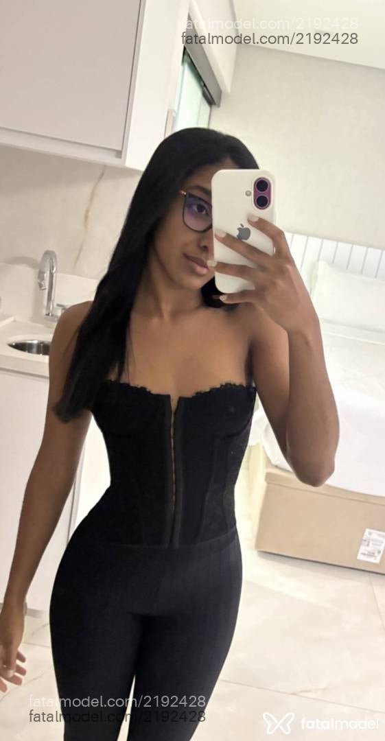 Acompanhante mulher com cabelo castanho de olhos pretos em São Paulo - Tay Coelho
