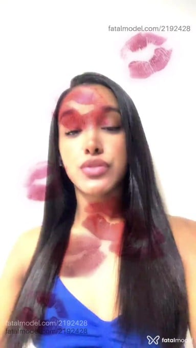 Acompanhante mulher com cabelo castanho de olhos pretos - Tay Coelho Acompanhante mulher com cabelo castanho de olhos pretos - Tay Coelho