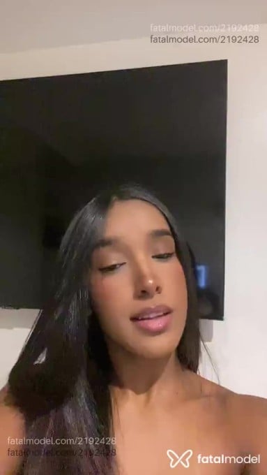 Acompanhante mulher com cabelo castanho de olhos pretos - Tay Coelho Acompanhante mulher com cabelo castanho de olhos pretos - Tay Coelho