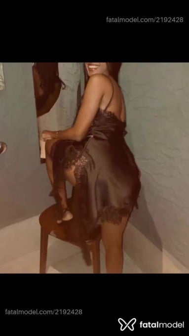 Acompanhante mulher com cabelo castanho de olhos pretos - Tay Coelho Acompanhante mulher com cabelo castanho de olhos pretos - Tay Coelho