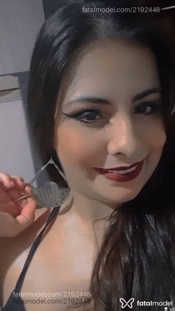Acompanhante mulher com cabelo castanho de olhos pretos - Vivi