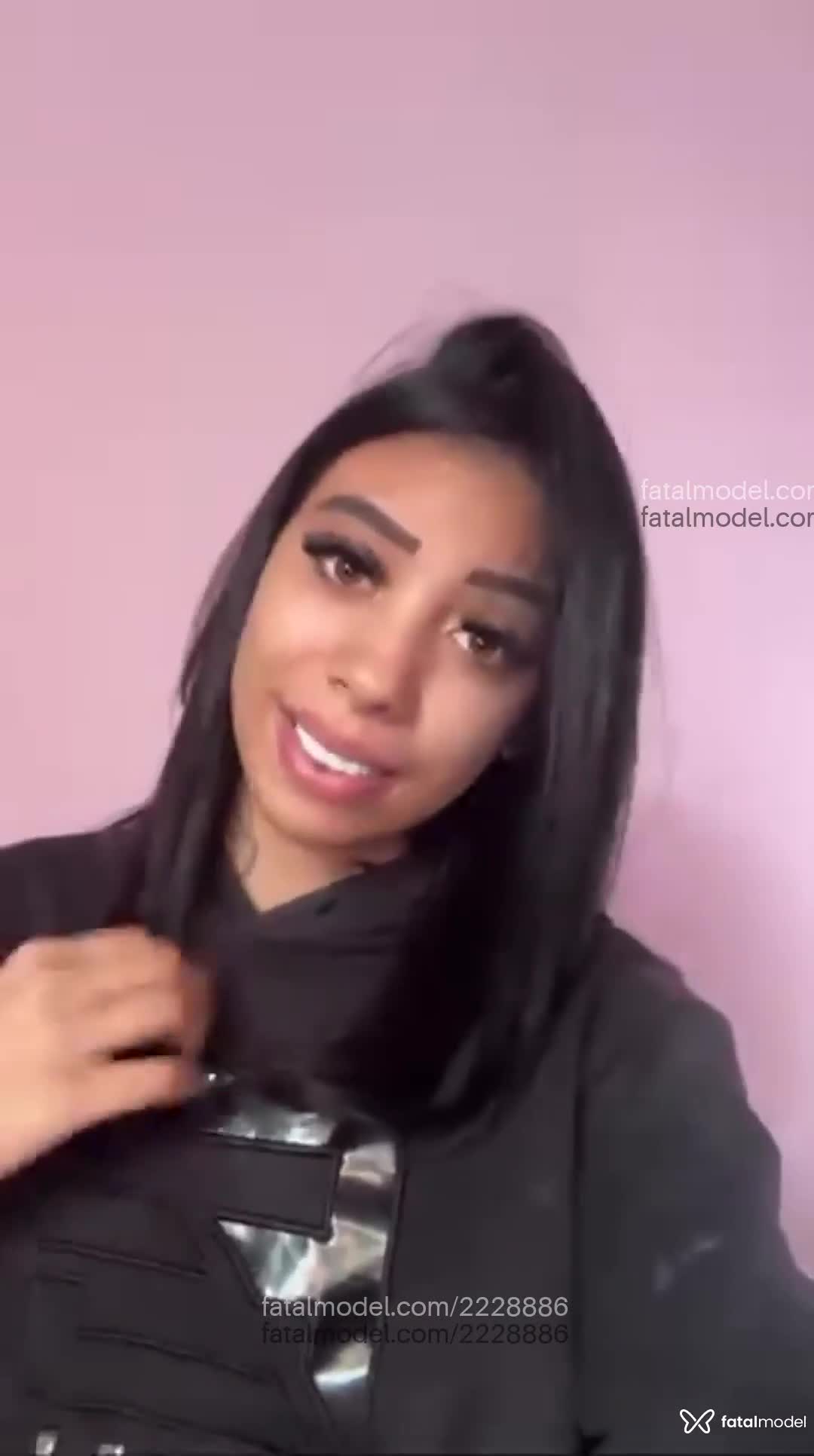 Acompanhante mulher com cabelo castanho de olhos verdes - Julia