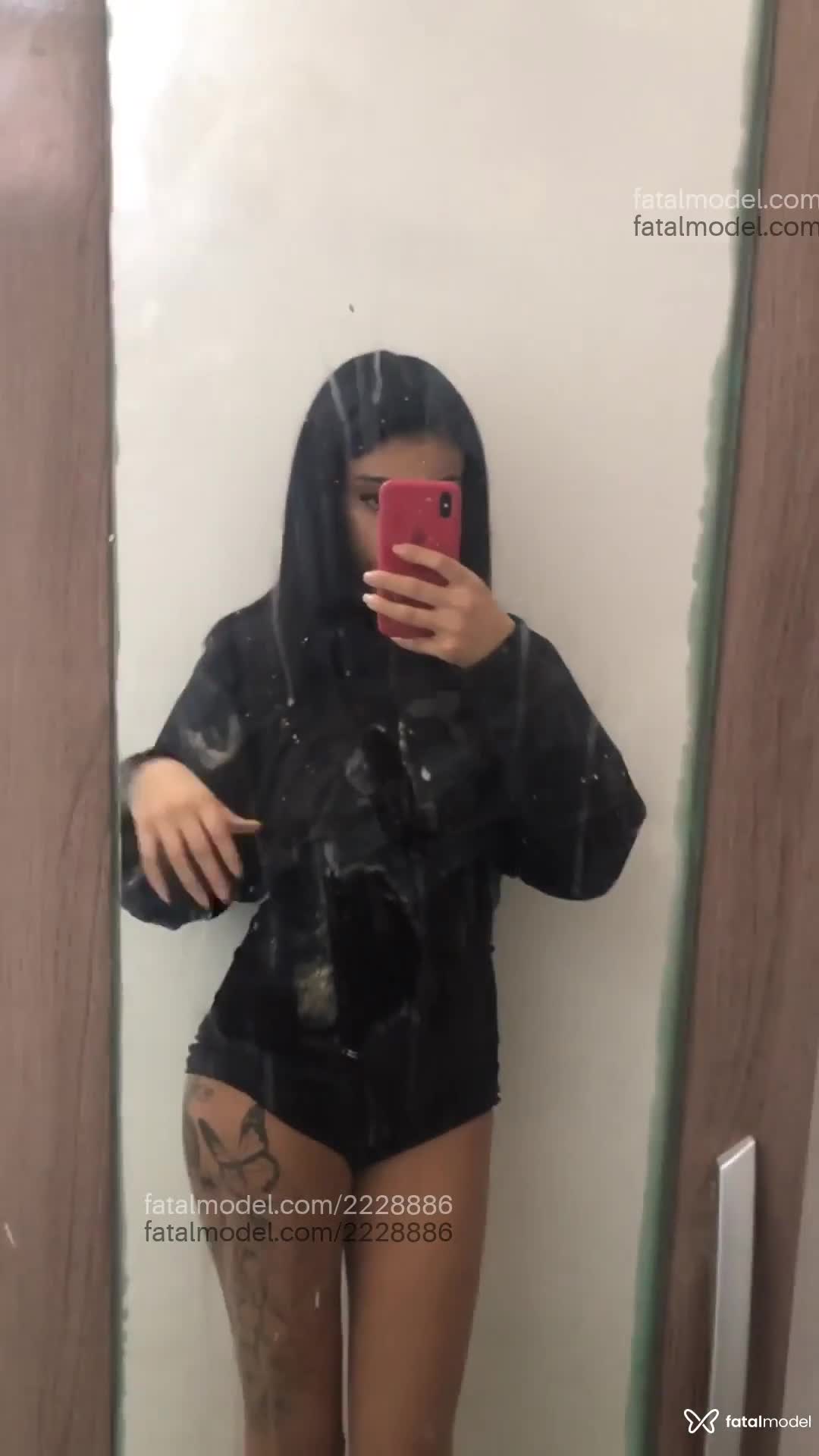 Acompanhante mulher com cabelo castanho de olhos verdes - Julia