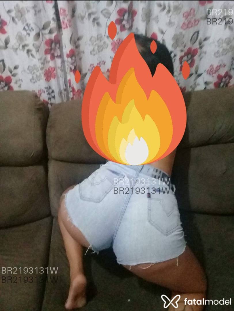 Acompanhante mulher morena (o) de olhos castanhos em Virtual Acompanhante mulher morena (o) de olhos castanhos em Virtual - Cloe Dimond