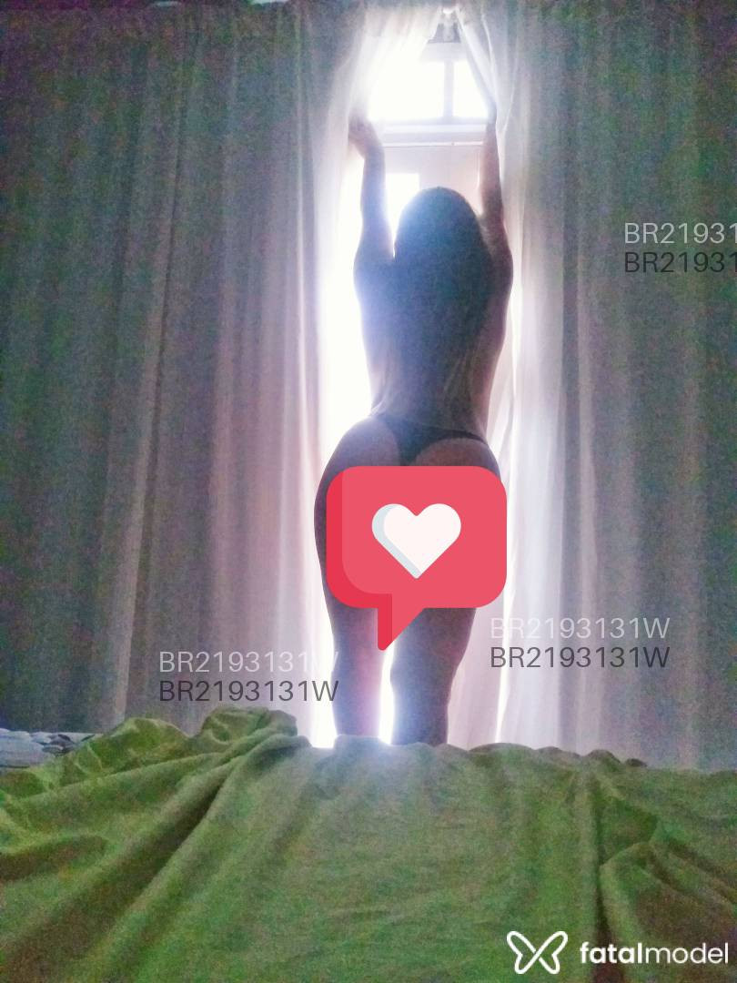 Acompanhante mulher morena (o) de olhos castanhos em Virtual Acompanhante mulher morena (o) de olhos castanhos em Virtual - Cloe Dimond
