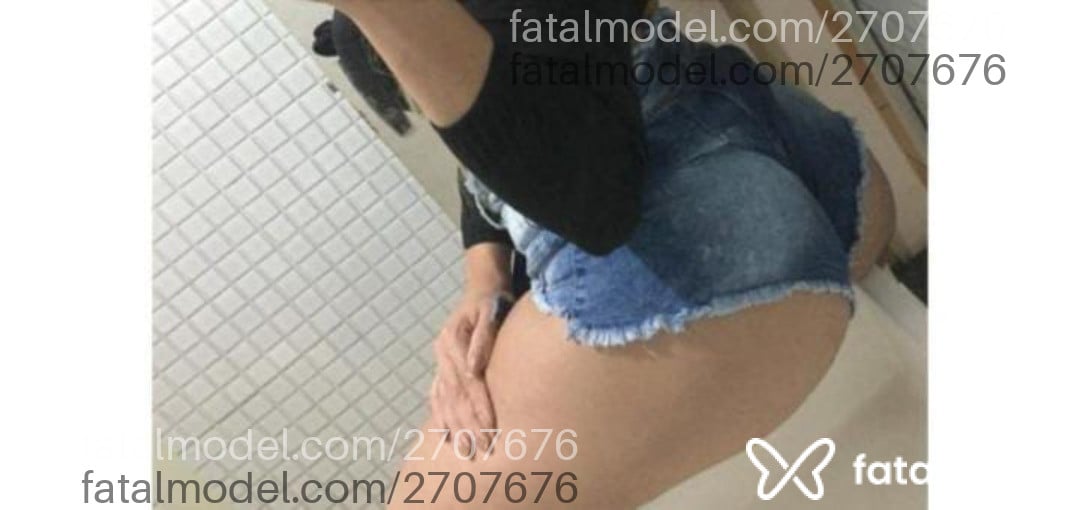 Acompanhante homem trans com cabelo colorido de olhos castanhos em Santa Leopoldina - Aline