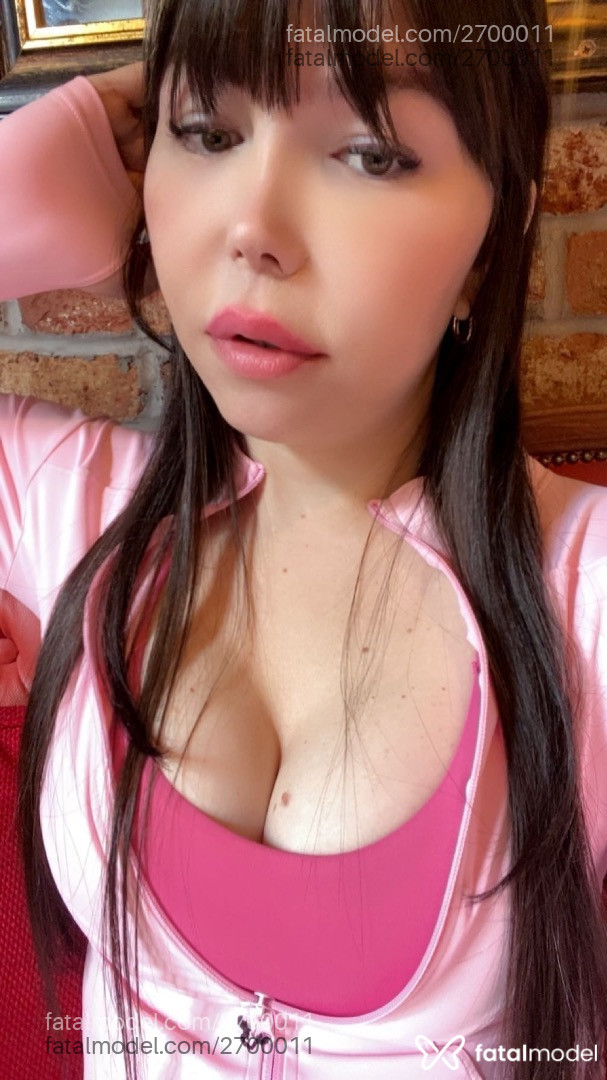 Acompanhante mulher com cabelo castanho de olhos verdes em Virtual - Bruna Gonçalves