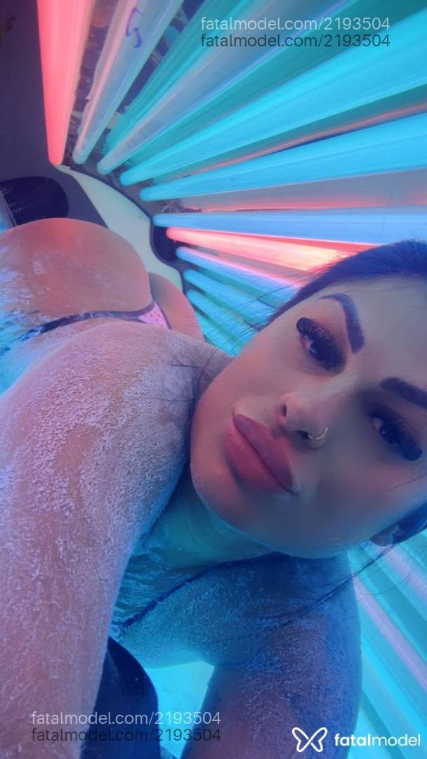 Acompanhante mulher com cabelo castanho de olhos castanhos - Tati Botelho