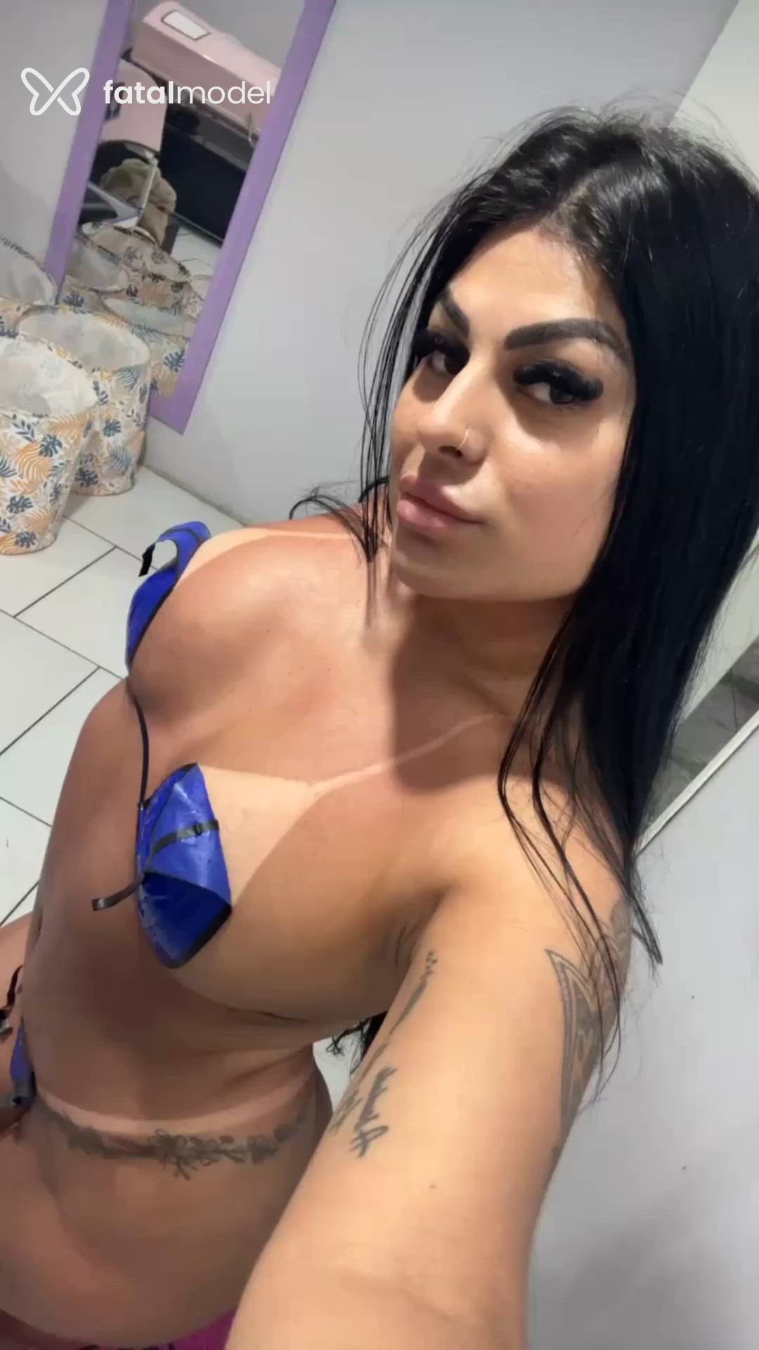 Acompanhante mulher com cabelo castanho de olhos castanhos - Tati Botelho