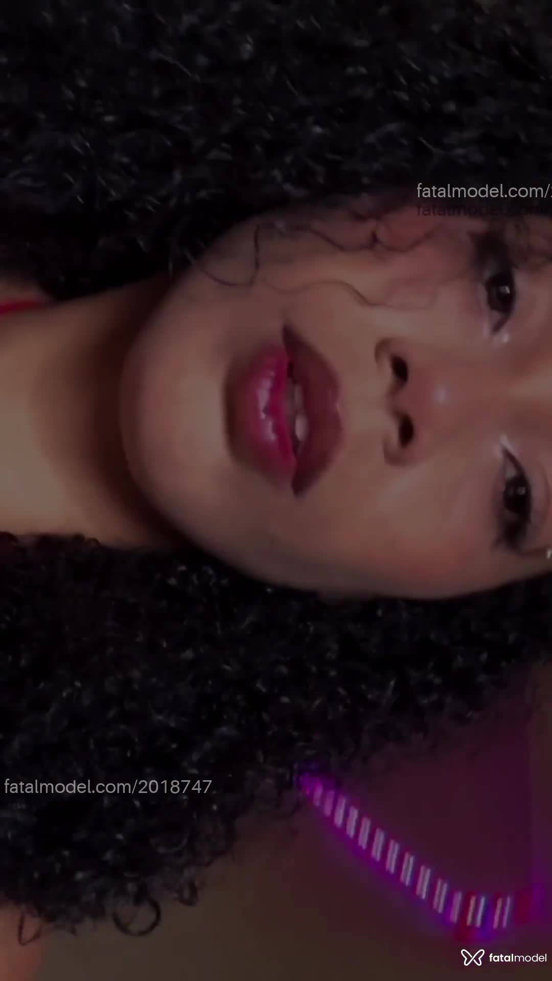 Acompanhante mulher morena (o) de olhos castanhos em Virtual Acompanhante mulher morena (o) de olhos castanhos em Virtual - Mysticax