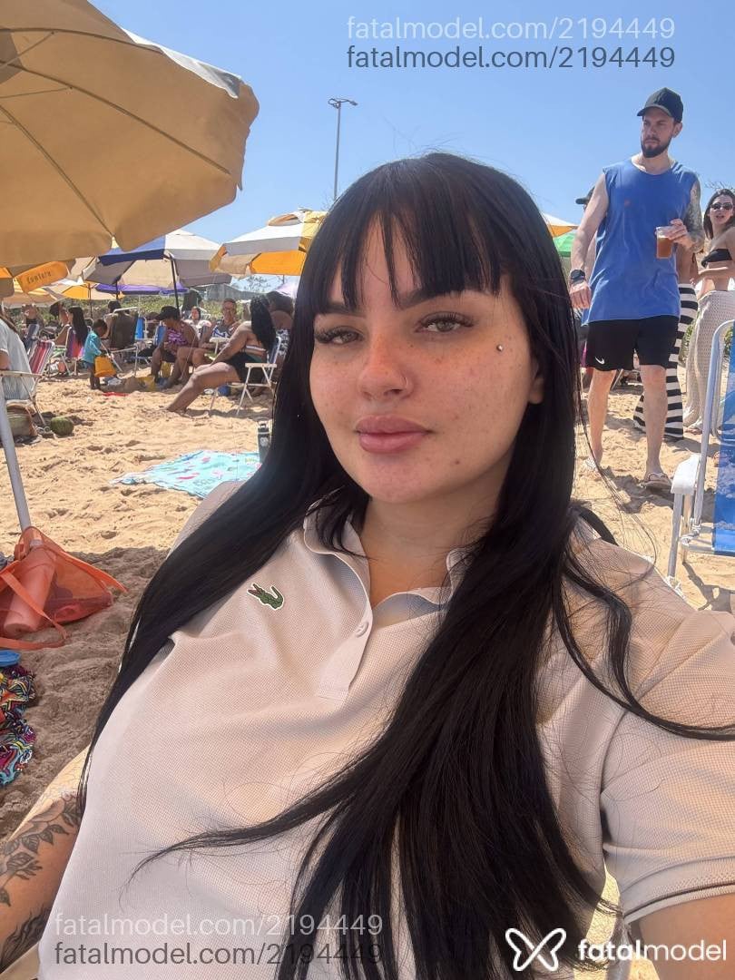 Acompanhante mulher morena (o) de olhos verdes - Bebella