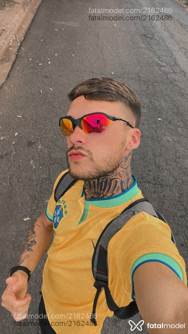 Acompanhante homem loira (o) de olhos castanhos em Pirassununga Acompanhante homem loira (o) de olhos castanhos em Pirassununga - Vinicius