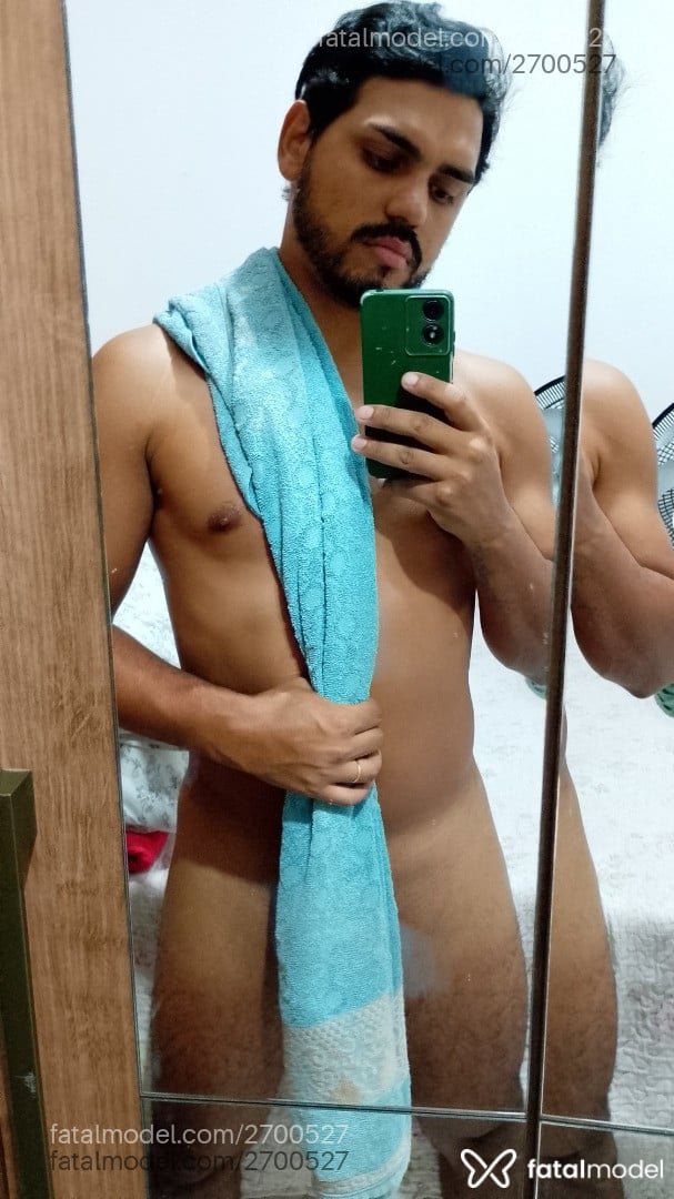 Acompanhante homem morena (o) de olhos castanhos em São José - Bruno