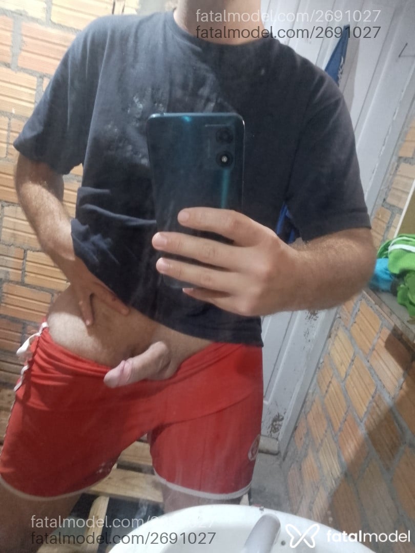 Acompanhante homem com cabelo castanho de olhos mel em Balneário Gaivota Acompanhante homem com cabelo castanho de olhos mel em Balneário Gaivota - Fabi