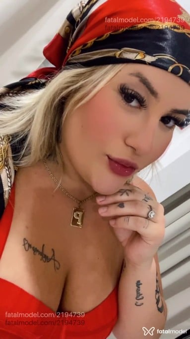 Acompanhante mulher loira (o) de olhos castanhos em Gramado - Pollyanna