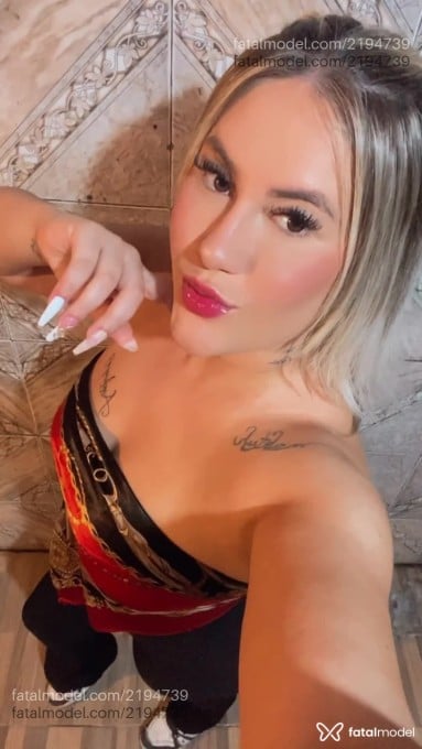Acompanhante mulher loira (o) de olhos castanhos em Gramado - Pollyanna