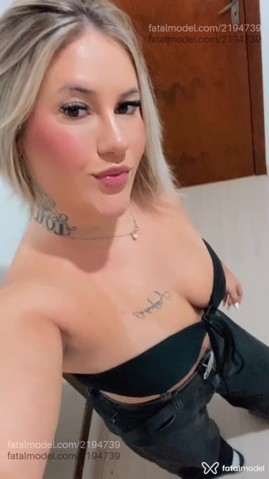 Acompanhante mulher loira (o) de olhos castanhos em Gramado - Pollyanna