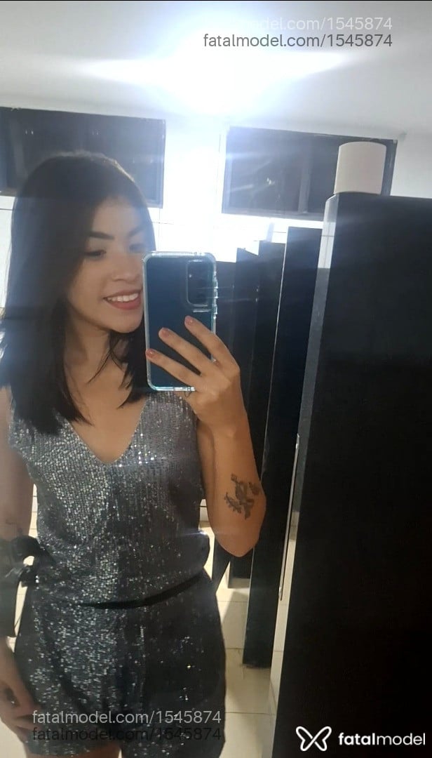 Acompanhante mulher loira (o) de olhos pretos - Samira Mayer