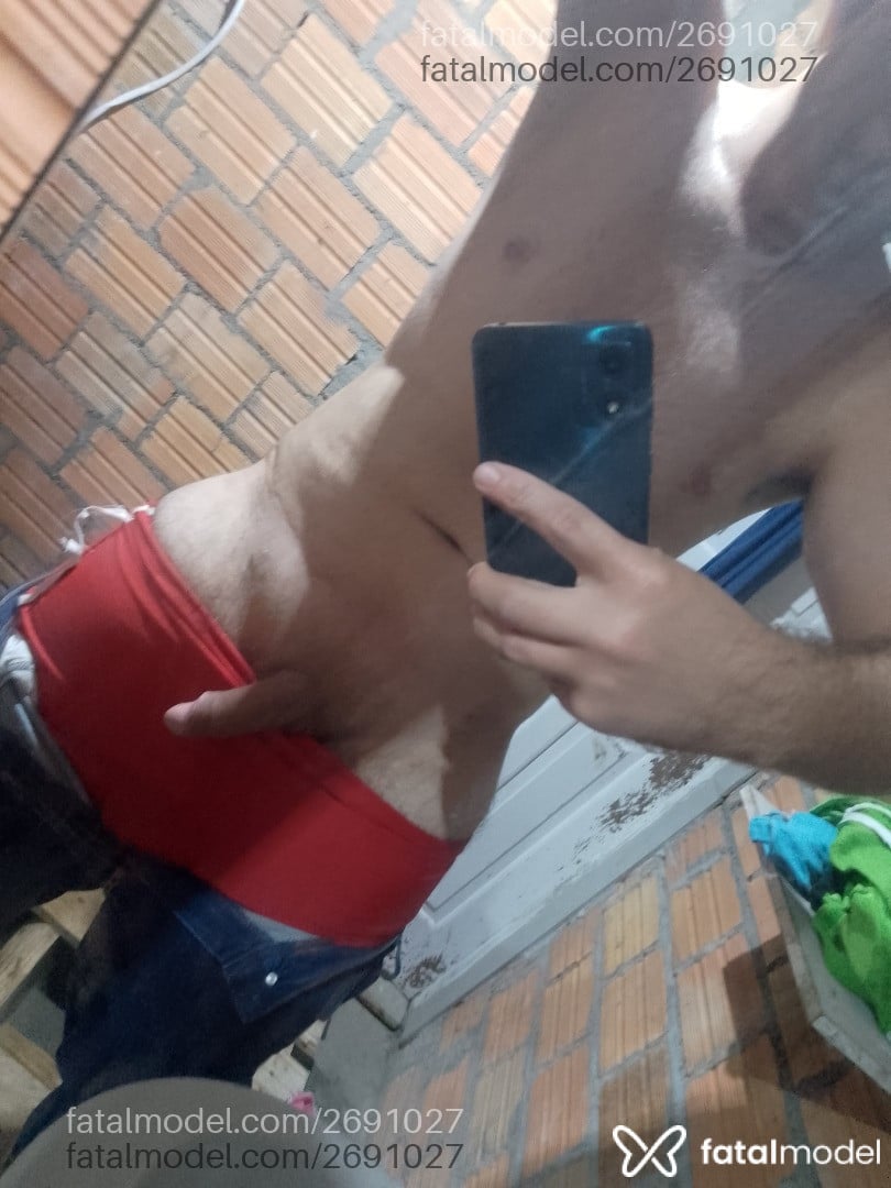 Acompanhante homem com cabelo castanho de olhos mel em Balneário Gaivota Acompanhante homem com cabelo castanho de olhos mel em Balneário Gaivota - Fabi