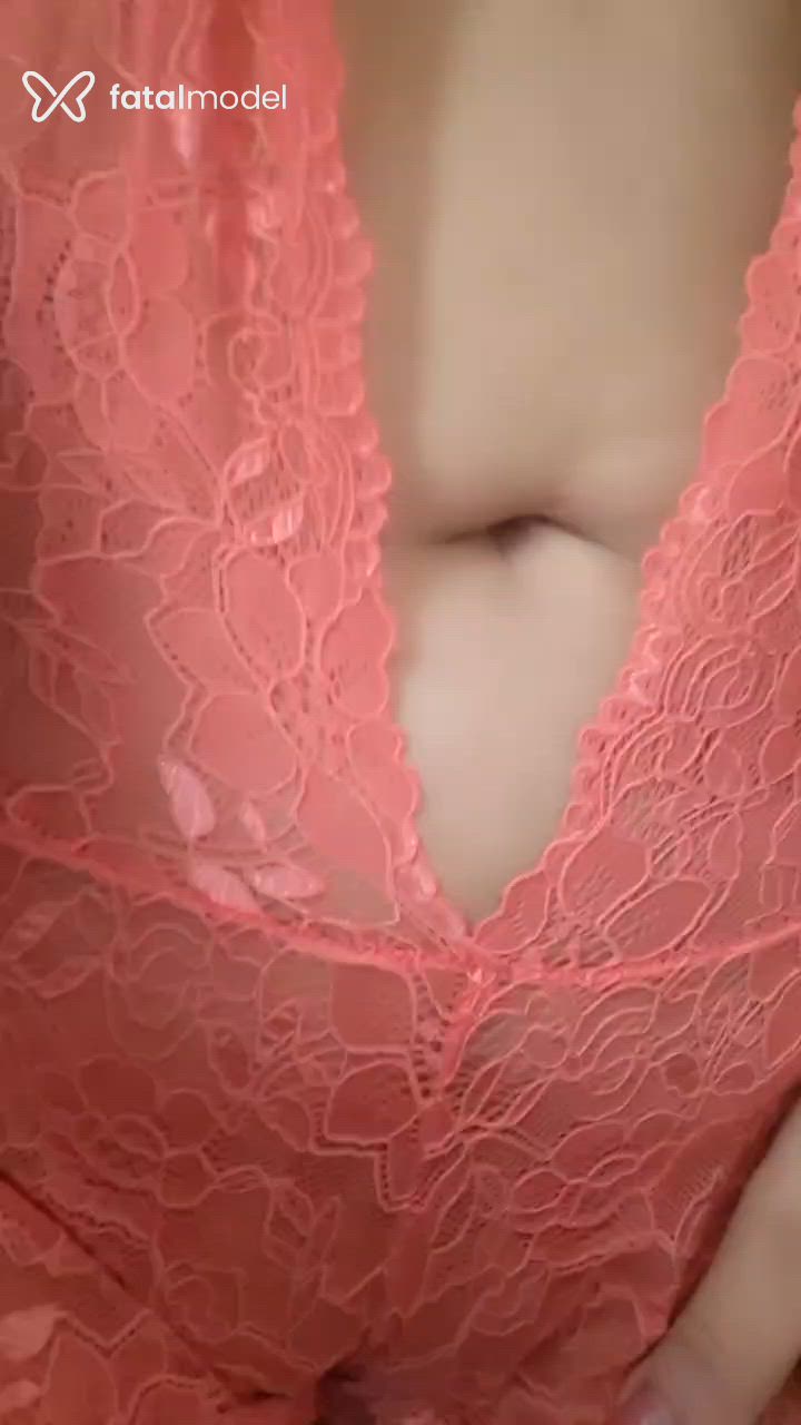 Acompanhante mulher morena (o) de olhos pretos - Suellen Acompanhante mulher morena (o) de olhos pretos - Suellen