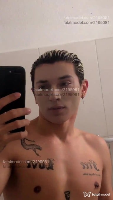 Acompanhante homem com cabelo colorido de olhos pretos em São Paulo Acompanhante homem com cabelo colorido de olhos pretos em São Paulo - Gui Coelho