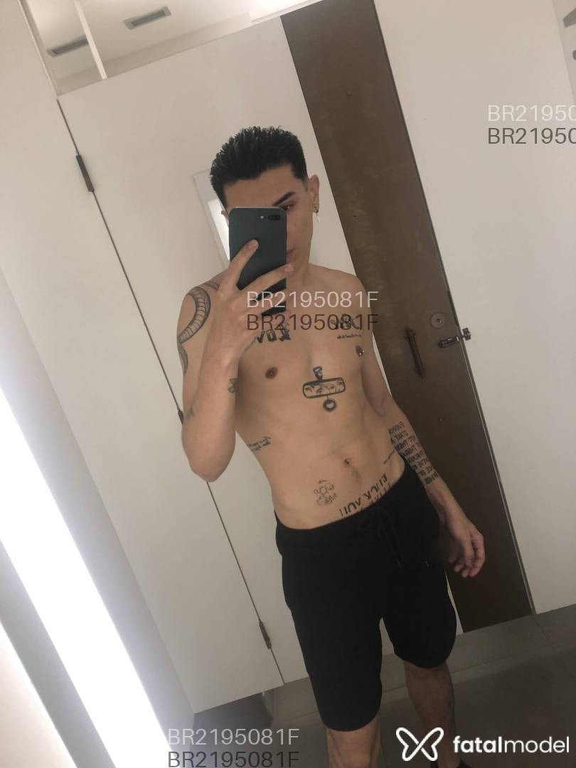 Acompanhante homem com cabelo colorido de olhos pretos em São Paulo Acompanhante homem com cabelo colorido de olhos pretos em São Paulo - Gui Coelho