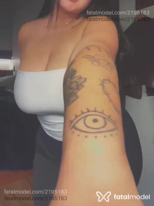 Acompanhante mulher morena (o) de olhos castanhos em Blumenau Acompanhante mulher morena (o) de olhos castanhos em Blumenau - Emilly