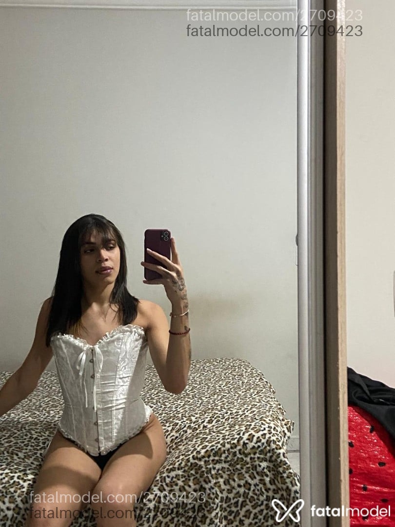 Acompanhante mulher trans com cabelo castanho de olhos castanhos em Serra Acompanhante mulher trans com cabelo castanho de olhos castanhos em Serra - Bahianinha